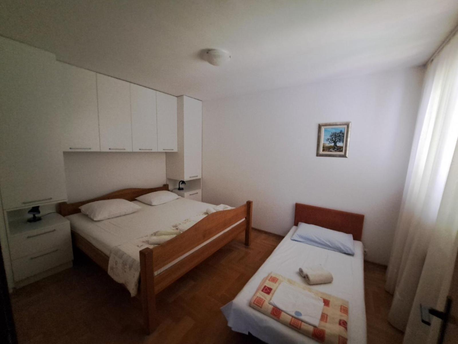 Apartmani Maver Sveti Filip i Jakov Exterior photo