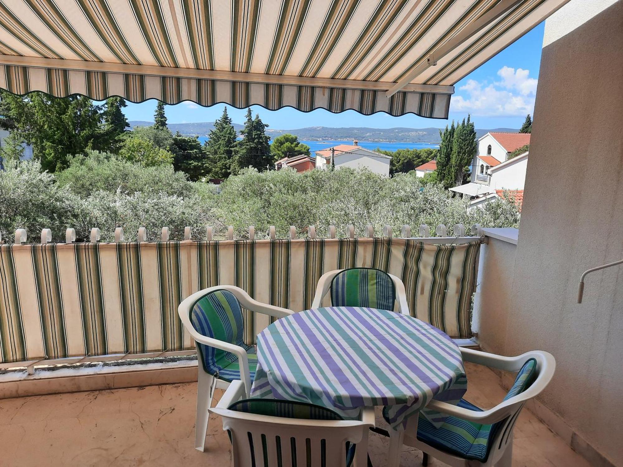 Apartmani Maver Sveti Filip i Jakov Exterior photo